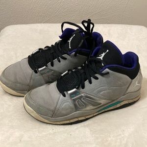 Puma youth size 7Y athletic shoes in good condition gray with black accents